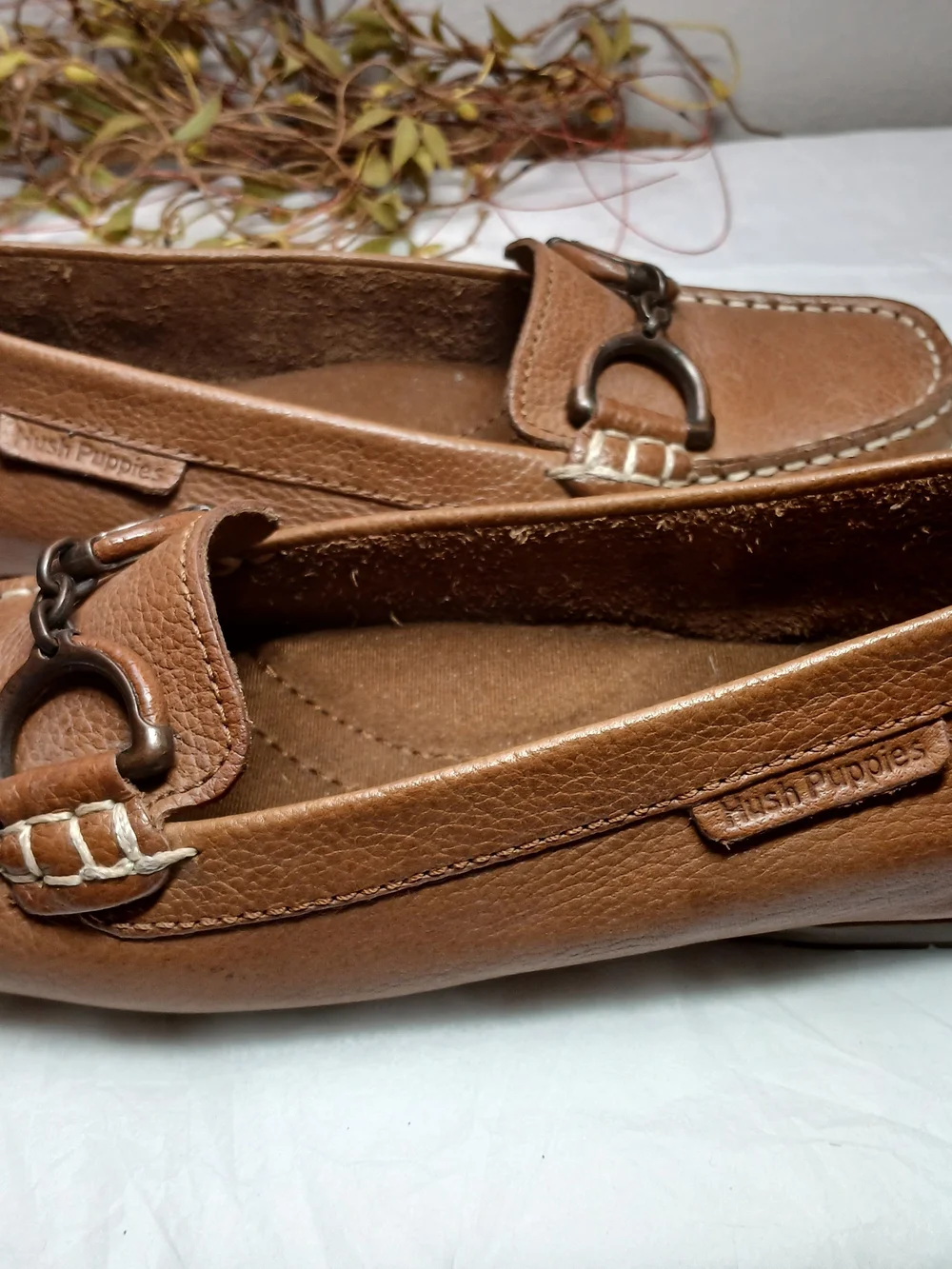 Hush Puppies Women's Brown Leather Bit-Accent Loafers *Scuffing Under Front*